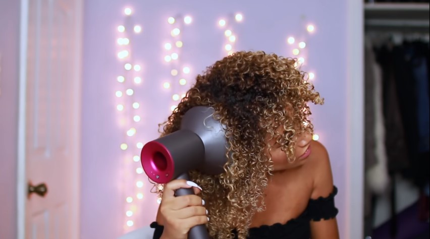 9 Best Diffusers For Curly Hair 2021 (Reviews & Guide)