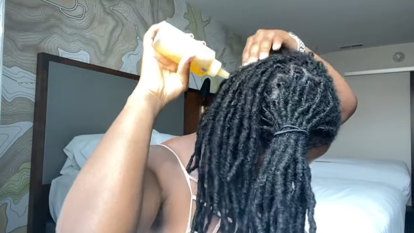 Step-by-Step Guide to Moisturizing Dry Dreadlocks